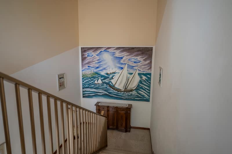 Scalone con murale