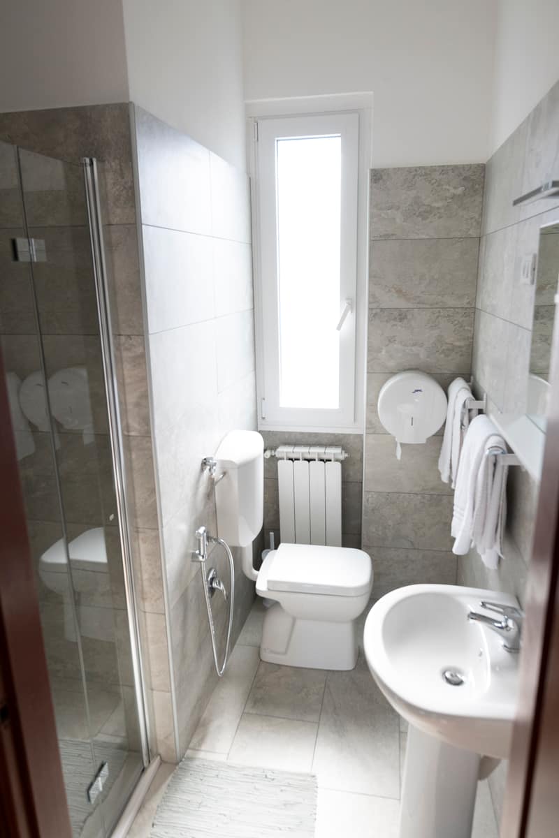 Bagno luminoso con finestra
