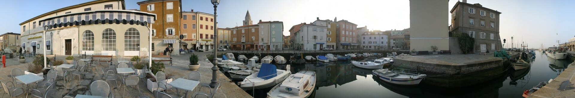 Il porticciolo di Muggia con le barche colorate